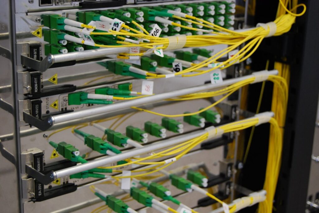 Sustainable Tech Solutions: Green Data Centers: Liquid Cooling and AI